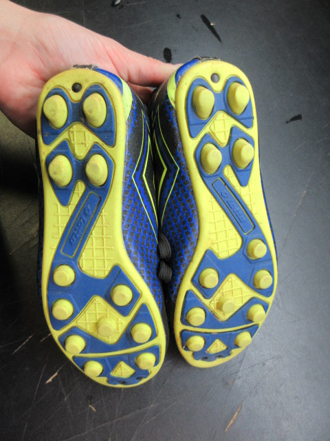 Load image into Gallery viewer, Used Lotto Soccer Cleats - Size 1

