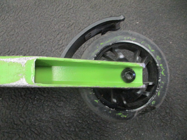 Load image into Gallery viewer, Used Madd Gear Trick Scooter (Has Wear, Needs New Wheel)
