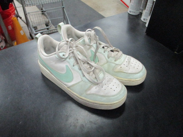 Load image into Gallery viewer, Used Nike court borough low size 6y
