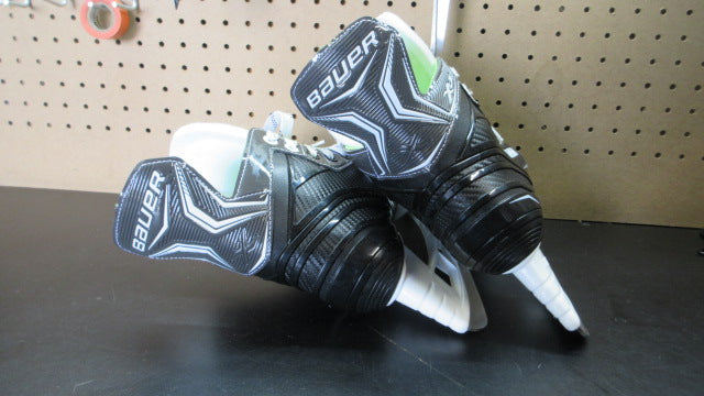 Load image into Gallery viewer, Used Bauer X-LS Hockey Skates - Size 4
