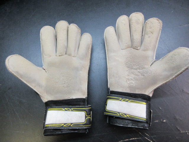 Load image into Gallery viewer, Used Champro Sports Competition Goalie Gloves - Size 7
