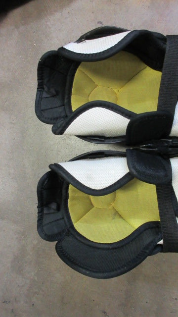 Load image into Gallery viewer, Used CCM Tacks Shin Guards Youth Size 13&quot; - wear
