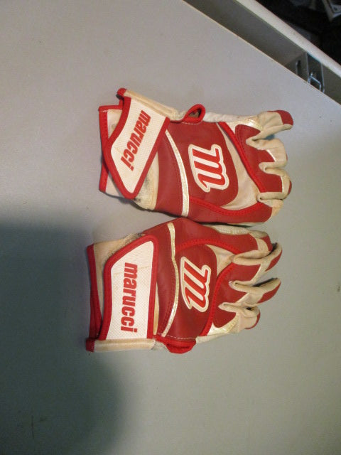 Load image into Gallery viewer, Used Marucci Youth Medium Batting Gloves
