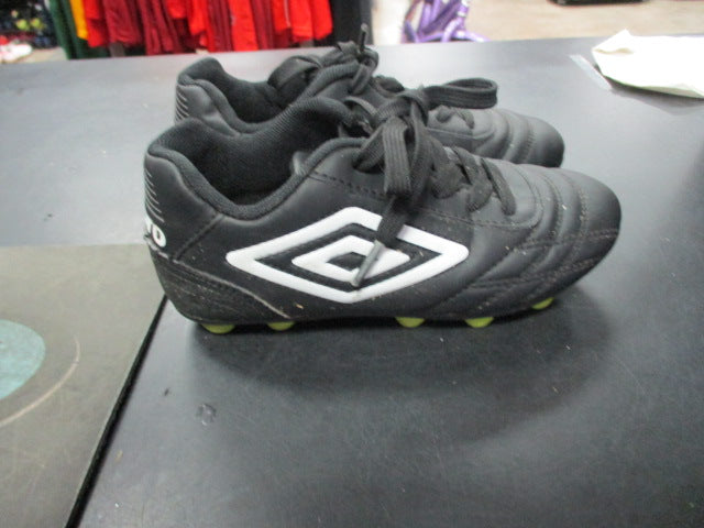 Load image into Gallery viewer, Used Umbro Size Youth 12 Soccer Cleats
