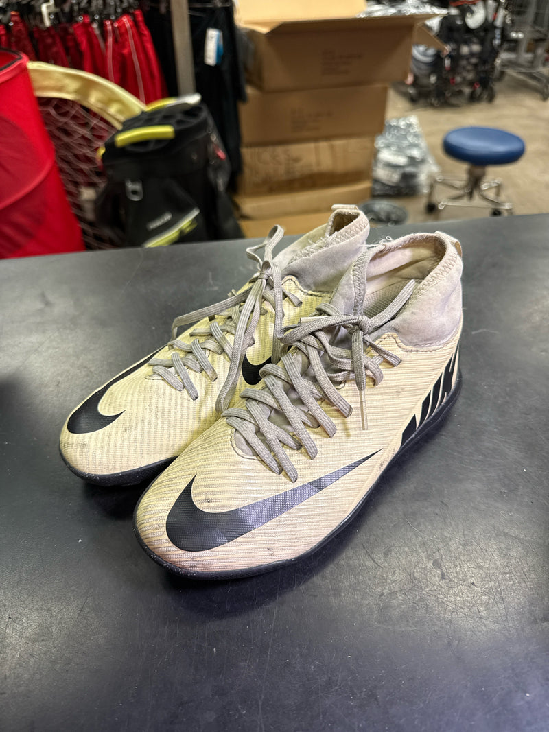 Load image into Gallery viewer, Heavy Use Nike Mercurial Turf Cleats Size 2.5Y
