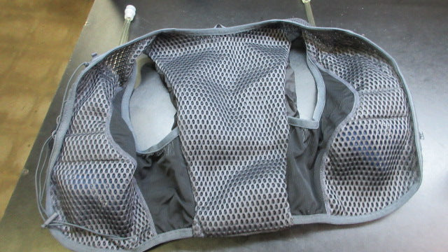 Load image into Gallery viewer, Used Salomon 8W Active Skin Hydration Pack Sz XS 32"-34"
