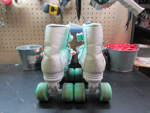Load image into Gallery viewer, Used Roller Derby FireStar Roller Skates - Size 4
