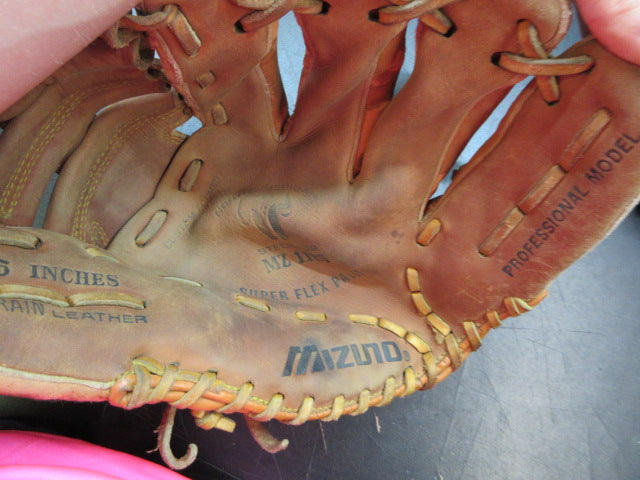 Load image into Gallery viewer, Used Mizuno MZ1175 11.75" Leather Glove - RHT
