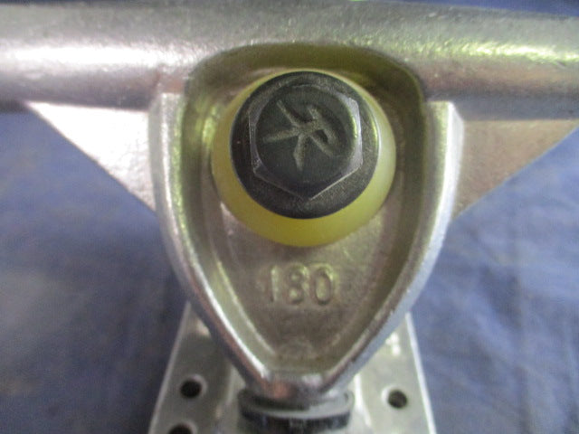 Load image into Gallery viewer, Used Randall R-11 180mm 50 Deg Longboard Trucks
