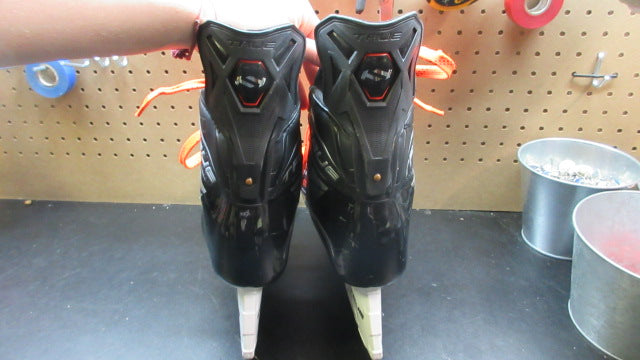 Load image into Gallery viewer, Used True HZRDUS 5X Hockey Skates - Size 7.5R (US 9)
