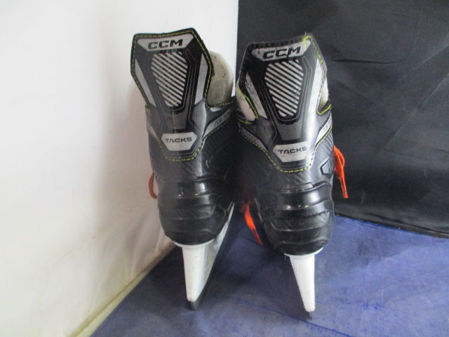 Load image into Gallery viewer, Used CCM Tacks AS 550 Hockey Skates Size 5

