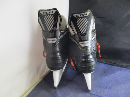 Used CCM Tacks AS 550 Hockey Skates Size 5