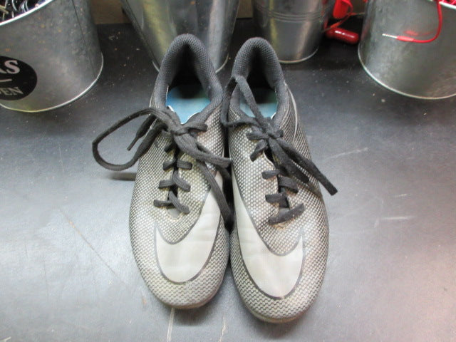 Load image into Gallery viewer, Used Nike Bravata II Soccer Cleats - Size Youth 1.5

