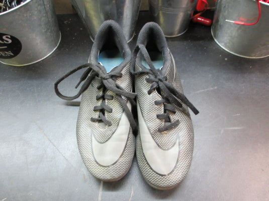 Used Nike Bravata II Soccer Cleats - Size Youth 1.5