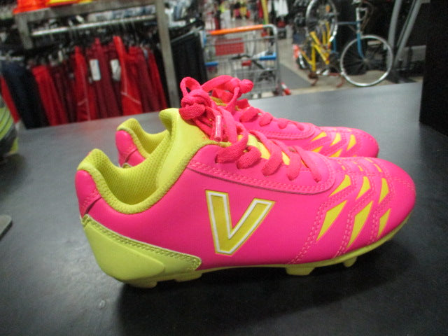 Load image into Gallery viewer, Used Victor Sierra Cattura MD Jr Size 12.5T Soccer Cleats
