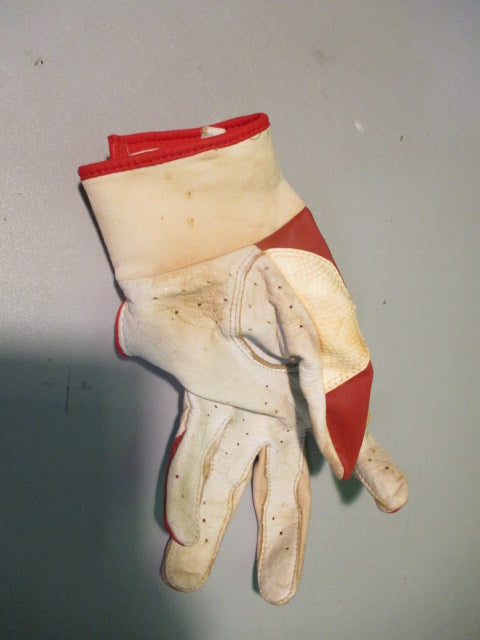 Used Marucci Youth Medium Batting Glove Single - LH