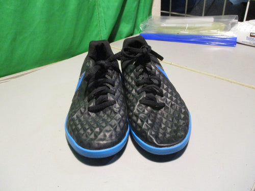 Used Nike Tiemp Size Youth 5.5 Indoor Soccer Cleats