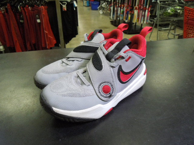 Load image into Gallery viewer, Used Nike Team Hustle D 11 Basketball Shoes Size 2Y

