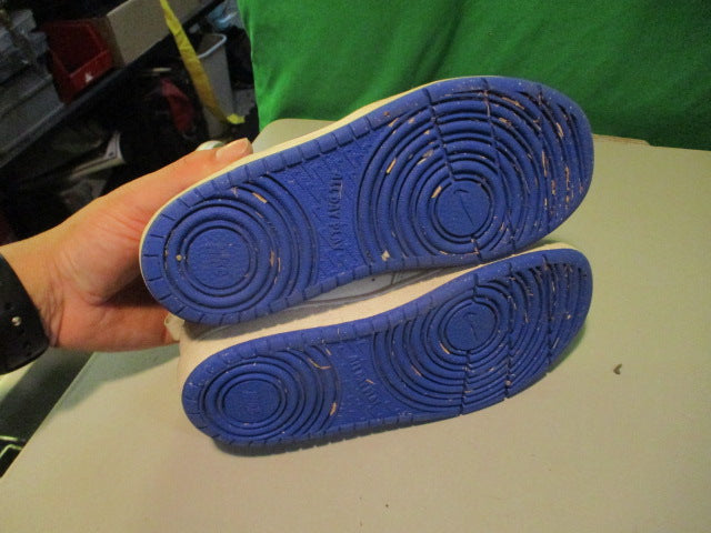 Load image into Gallery viewer, Used Nike Mid Youth 1 Basketball Shoes
