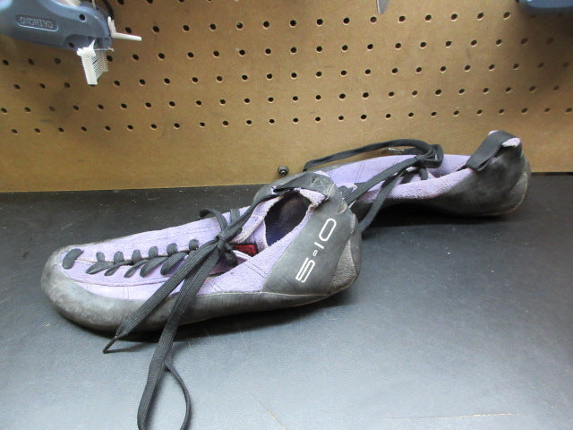 Load image into Gallery viewer, Used 5.10 Stealth Climbing Shoes - Size 11
