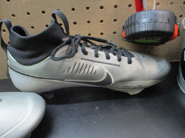 Load image into Gallery viewer, Used Nike Vapor Edge Elite 360 2 Football Cleats - Size 9
