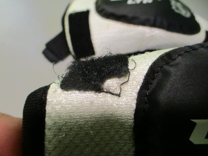 Load image into Gallery viewer, Used CCM LTP Youth Large Hockey Elbow Pads - Little Wear
