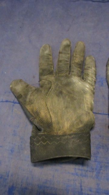 Load image into Gallery viewer, Used Under Armour Clean Up Batting Gloves Youth Size Large
