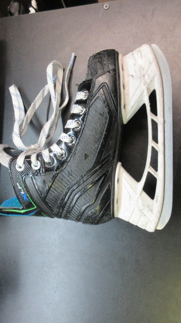 Load image into Gallery viewer, Used Bauer XLP Hockey Skates Size Youth
