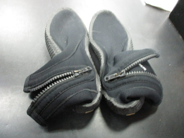 Load image into Gallery viewer, Used Tilos Size 6 Hydro Dive Boots
