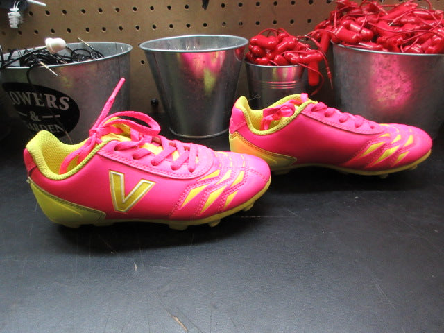 Load image into Gallery viewer, Used Victor Sierra Kids Cattura MD Jr Soccer Shoes - Size 13.5T
