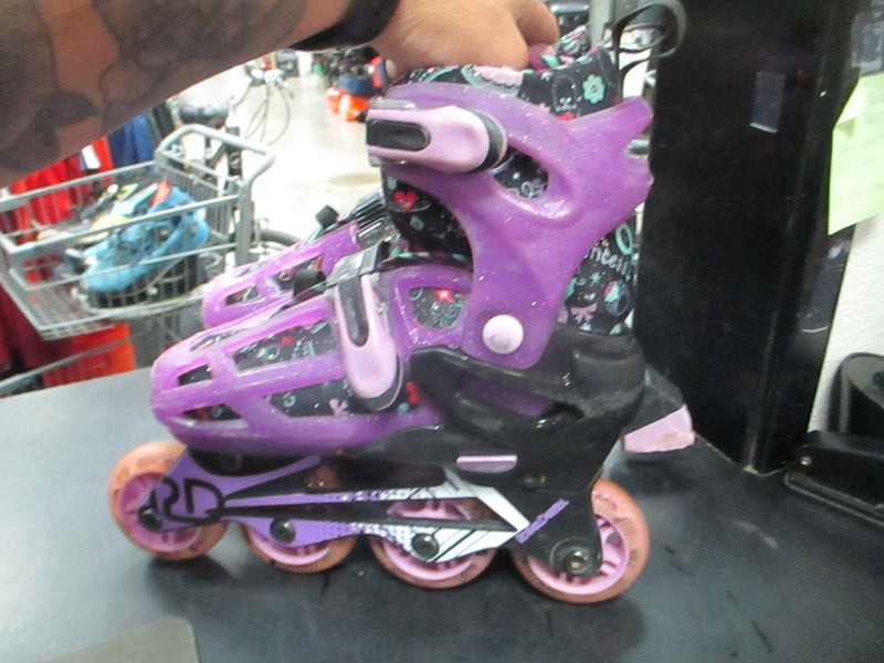 Load image into Gallery viewer, Used Roller Derby Size Kids 3-6 Inline/Roller Skates
