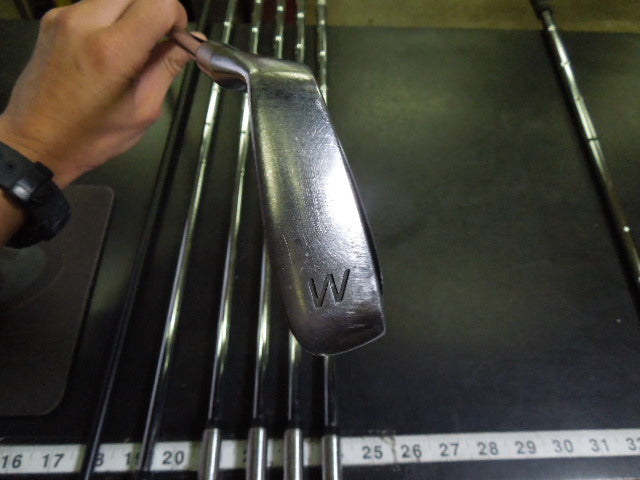Load image into Gallery viewer, Used Top Flite XL Tri Matrix RH 7 pc. Jr Golf Set 3w 5h 6-9i Wedge
