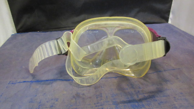Load image into Gallery viewer, Used Aqua Lung Quartz 2 Scuba Mask
