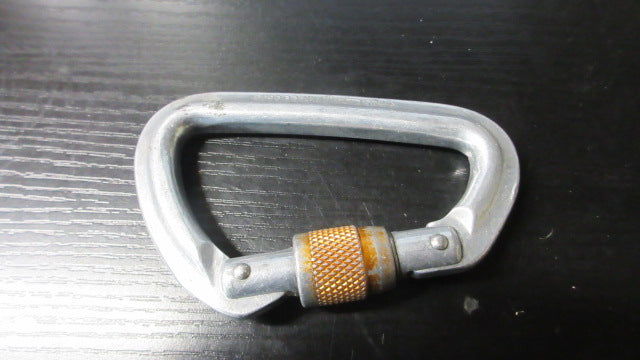 Load image into Gallery viewer, Used Black Diamond Screwgate Carabiner
