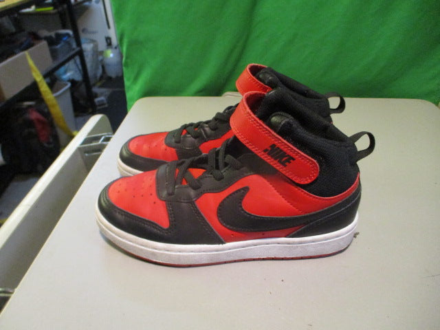 Load image into Gallery viewer, Used Nike Mid Youth 1 Basketball Shoes
