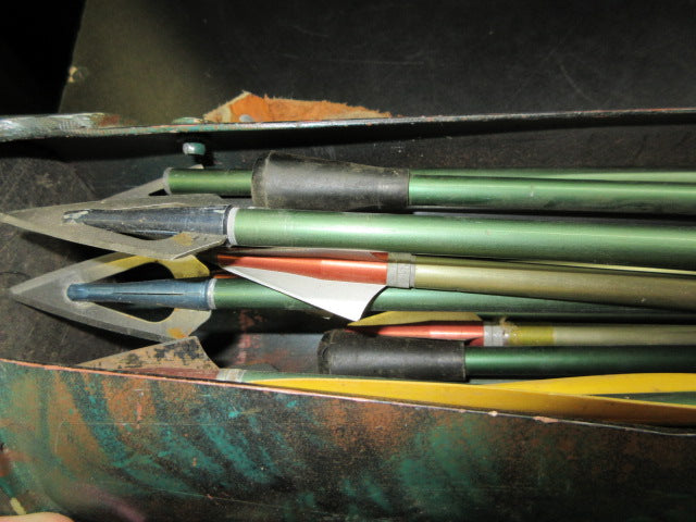 Load image into Gallery viewer, Used Archery Arrows Case W/ Arrows
