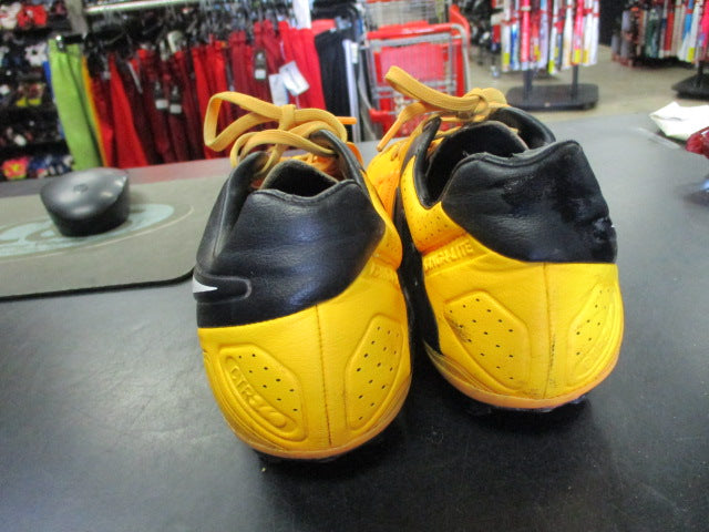 Load image into Gallery viewer, Used Nike CTR 360 Maestri III FG SE Sonic Size 7 Cleats (Front Has Damage)
