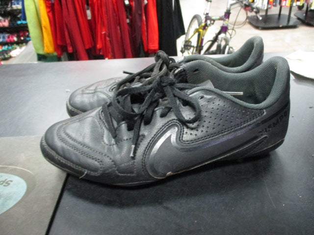 Load image into Gallery viewer, Used Nike Tiempo Size Youth 5 Cleats
