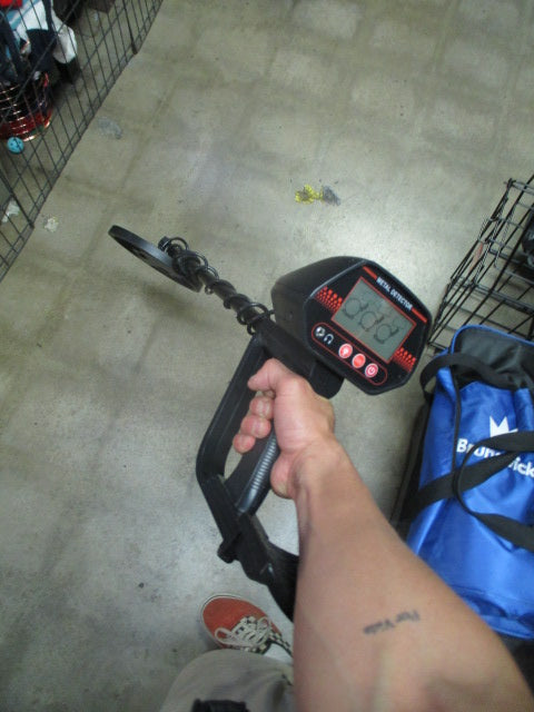 Load image into Gallery viewer, Used Kids Metal Detector with Small Shovel and Spade
