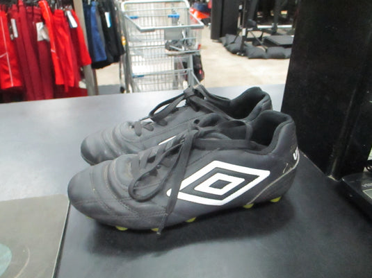Used Umbro Youth 3 Soccer Cleats