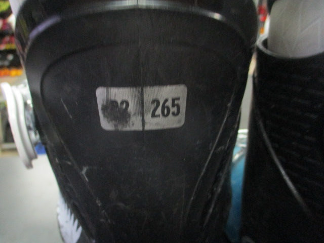 Load image into Gallery viewer, Used Salomon Kids Size 4 Ski Boot
