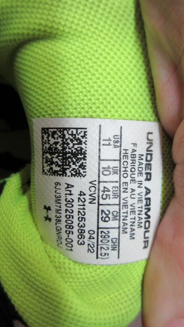 Load image into Gallery viewer, Used Under Armour Football Cleats - Mens Size 11 - Black/Green
