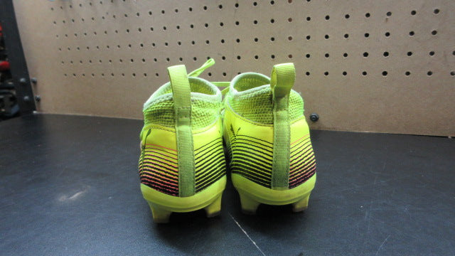 Load image into Gallery viewer, Used Puma FTR Soccer Cleats - Size 4.5
