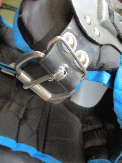 Load image into Gallery viewer, Used Champro Gauntlet 3 Football Shoulder Pads - Size Adult Small
