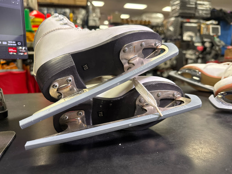 Load image into Gallery viewer, Used Jackson Soft Skate with AGS Blade Youth Figure Skate Size Y13
