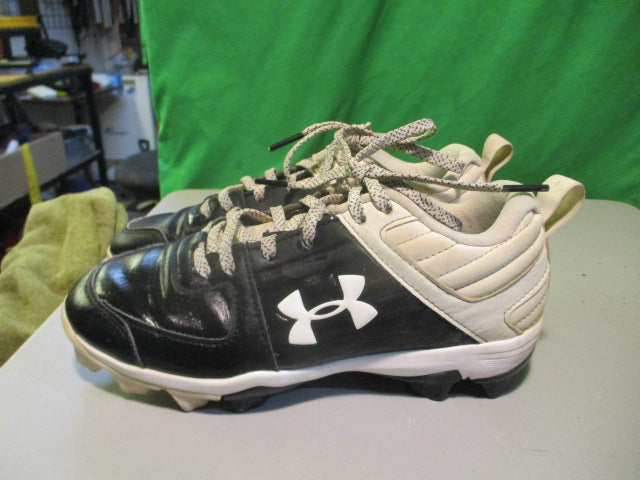 Load image into Gallery viewer, Used Under Armour Size Youth 2.5 Cleats
