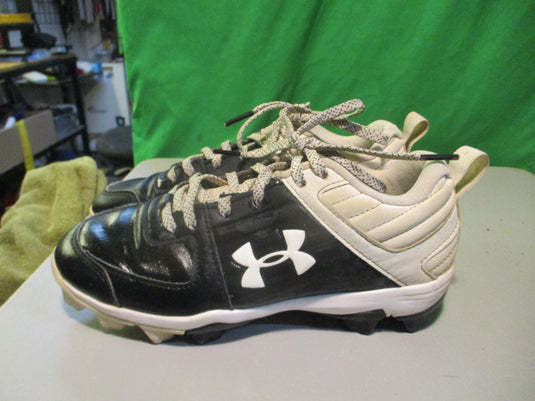 Used Under Armour Size Youth 2.5 Cleats