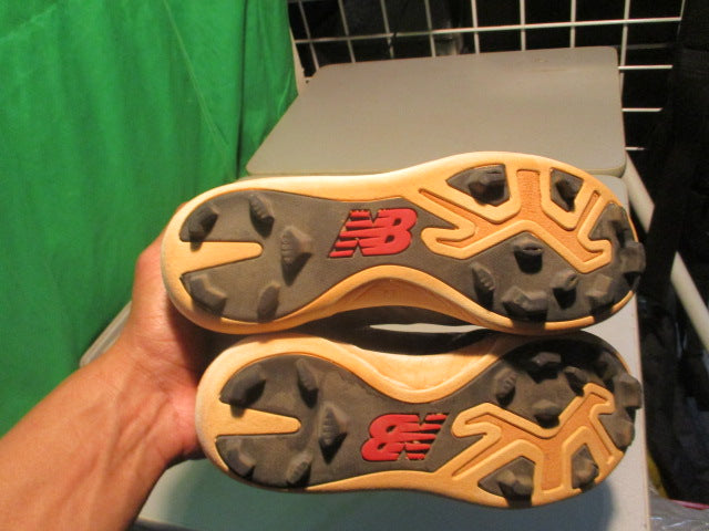 Load image into Gallery viewer, Used New Balance 4040v7 Size 5.5 Cleats
