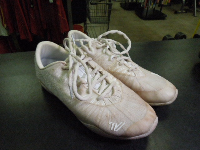 Load image into Gallery viewer, Used Varsity Spirit Legacy Cheer Shoes Size 9
