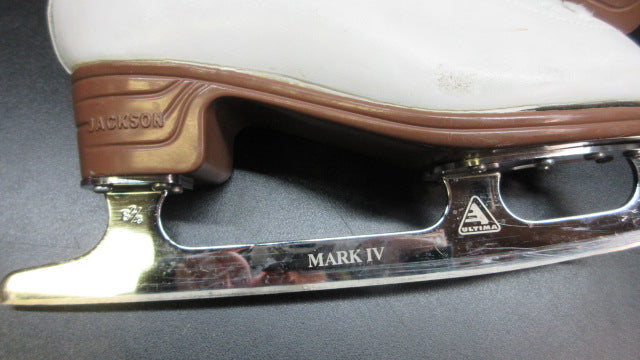Load image into Gallery viewer, Used Jackson Artiste Figure Skates - Size Youth 3.5
